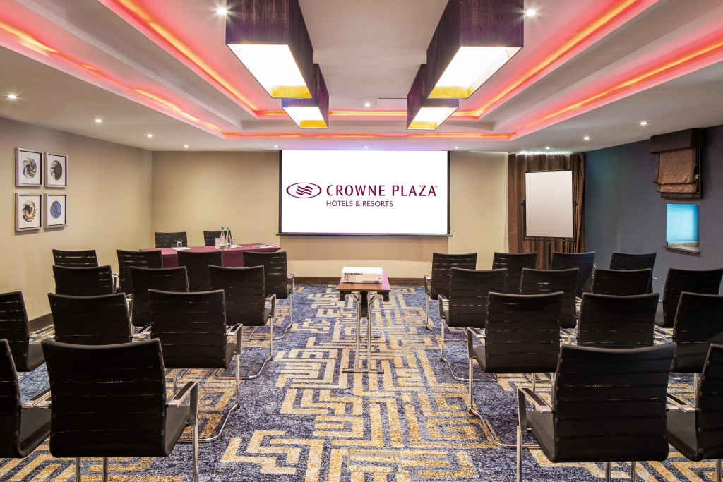 Crowne Plaza London - Gatwick Airport by IHG