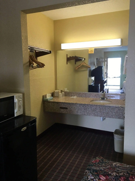 Travel Inn Lebanon Nashville Near I-40