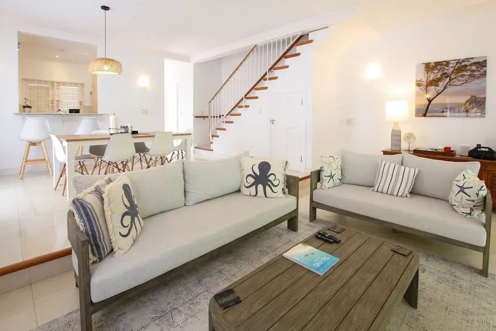 Large Townhouse with Plunge Pool, 3 mins from Beach - Turtle View 2 by BSL Rentals