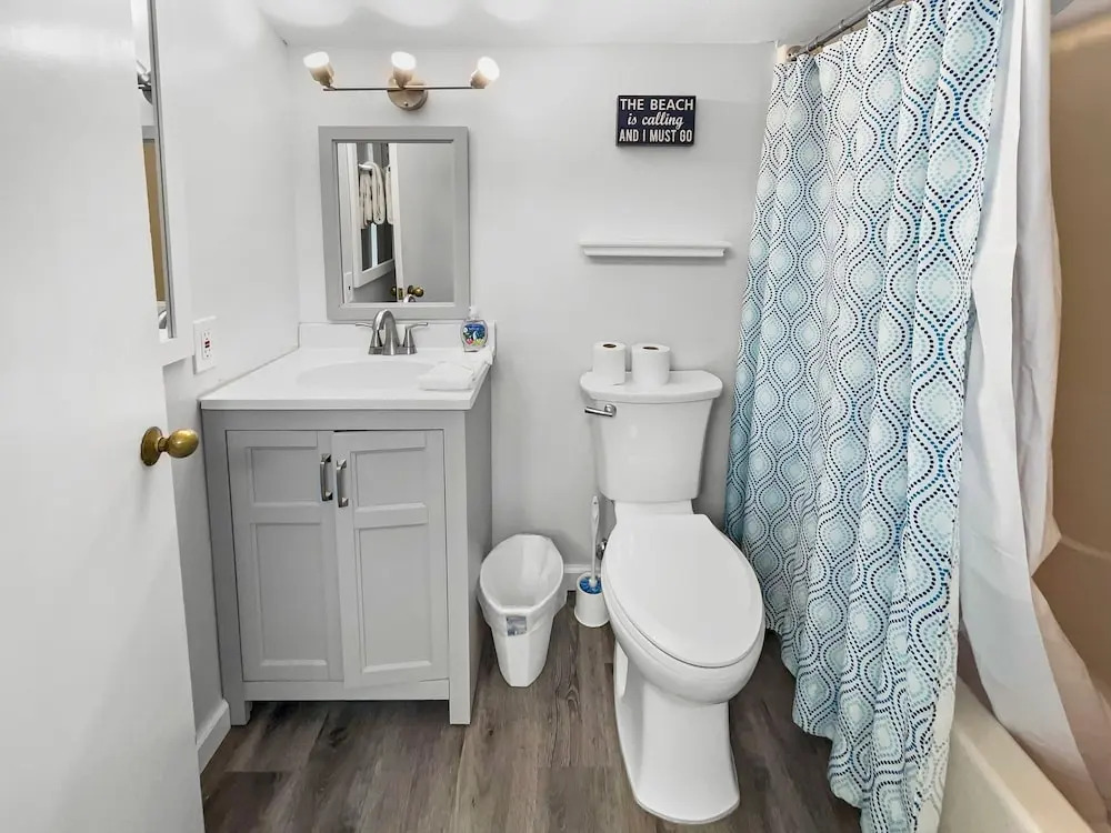 Lorvis Lair 2 Bedroom Condo by RedAwning