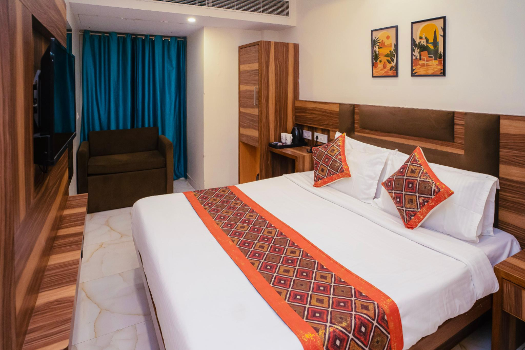 Hotel Golden Oasis - 5 Minute Walk from New Delhi Railway Station