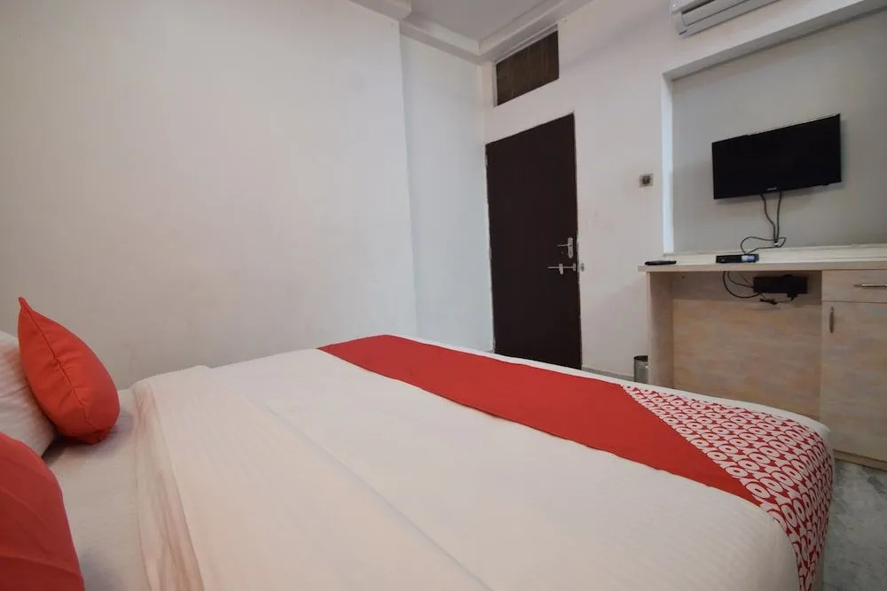 OYO Flagship 18321 Hotel Royal Sanj