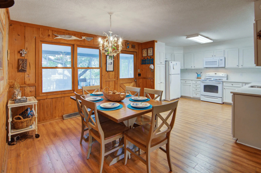 12 42nd Avenue by Avantstay 2 Mins To The Beach Screened In Porch!