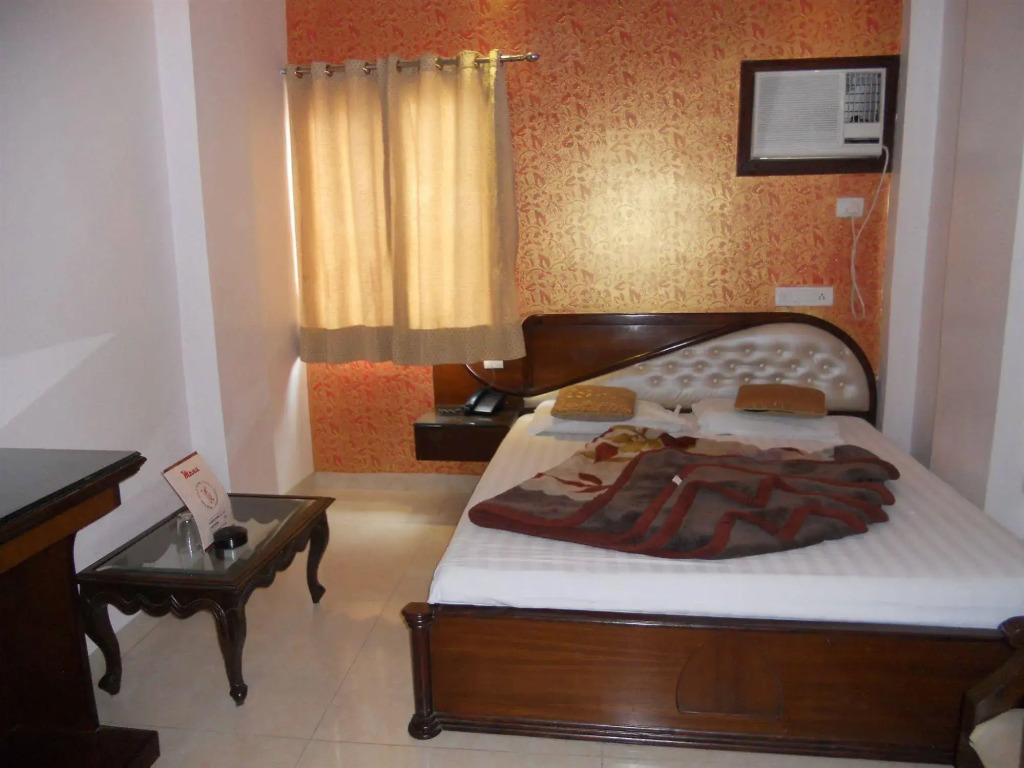 Amax Inn