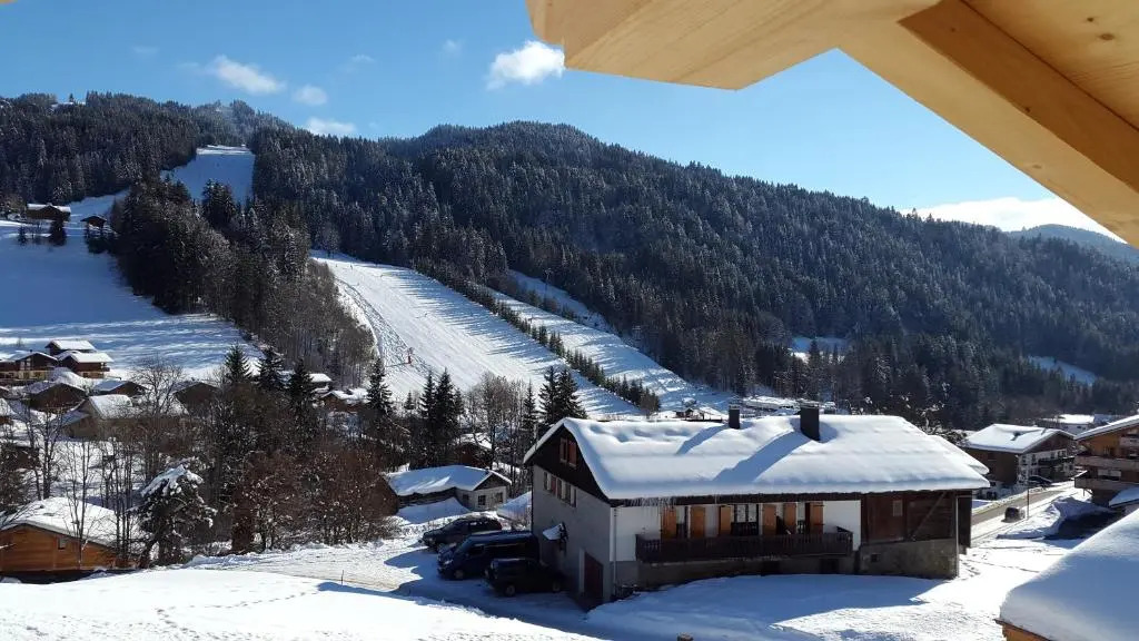 Chalet Timbers - Light and modern - sleeps 6 - Les Gets