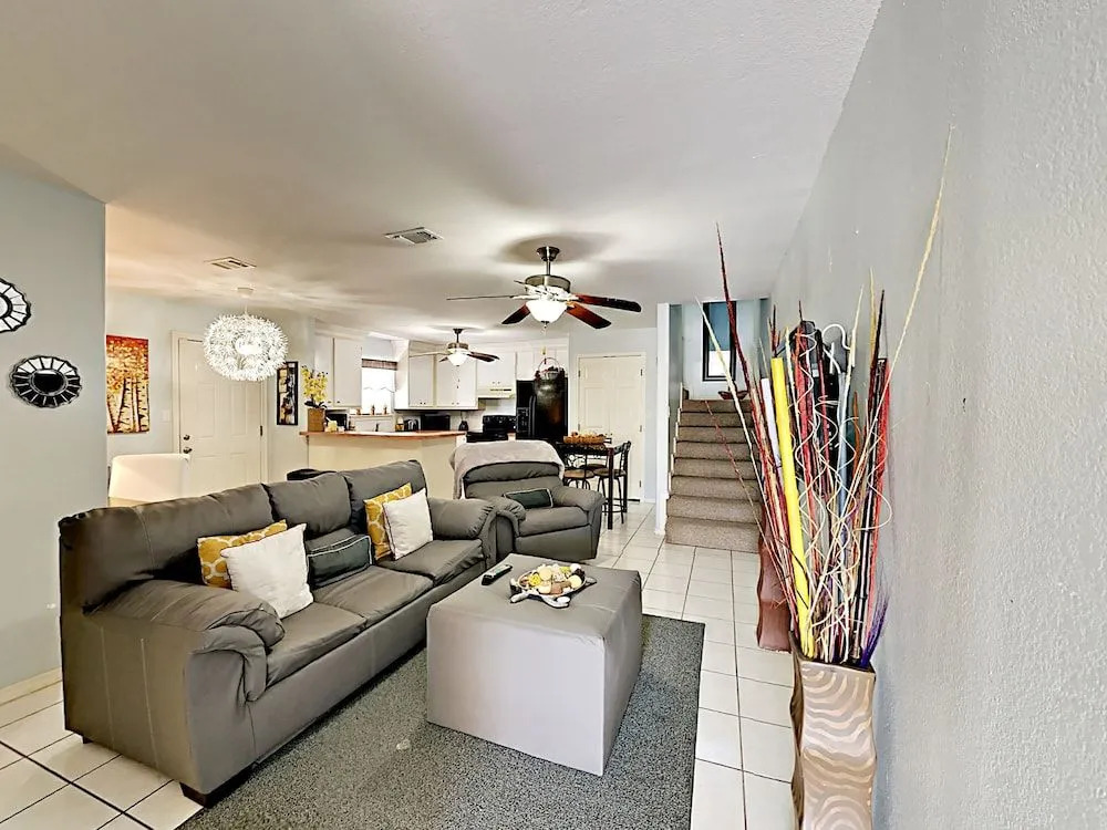 108 E Whiting St House - 2 Br apts by RedAwning