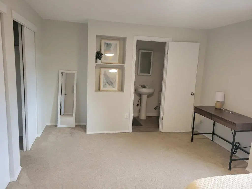 Fresh Top Floor Apartment w/ Balcony