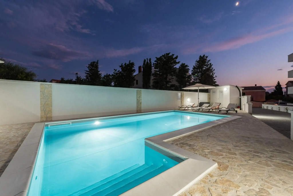Villa Star 5 luxury apartment with a pool