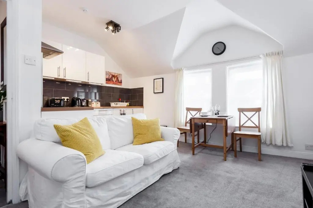 Charming, Well-Equipped Apt - 5 Minutes From Beach