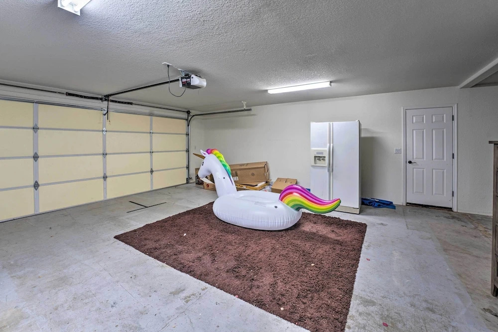 4 Mi to Lake Havasu: Home w/ Private Pool & Bbq!