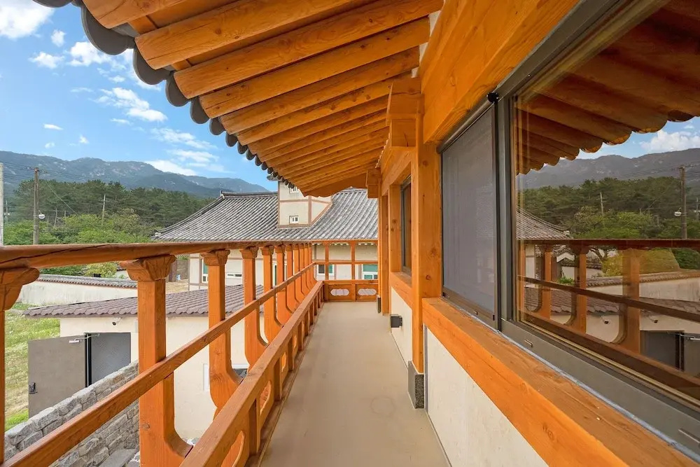 Wanggyeong Hanok Poolvilla