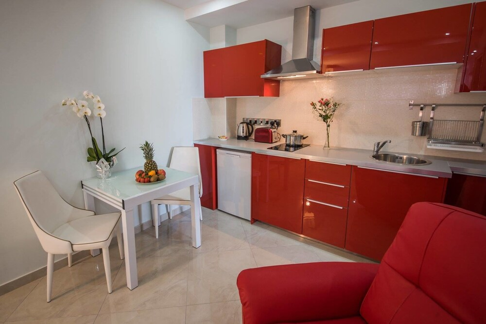 Mesogios House Suites