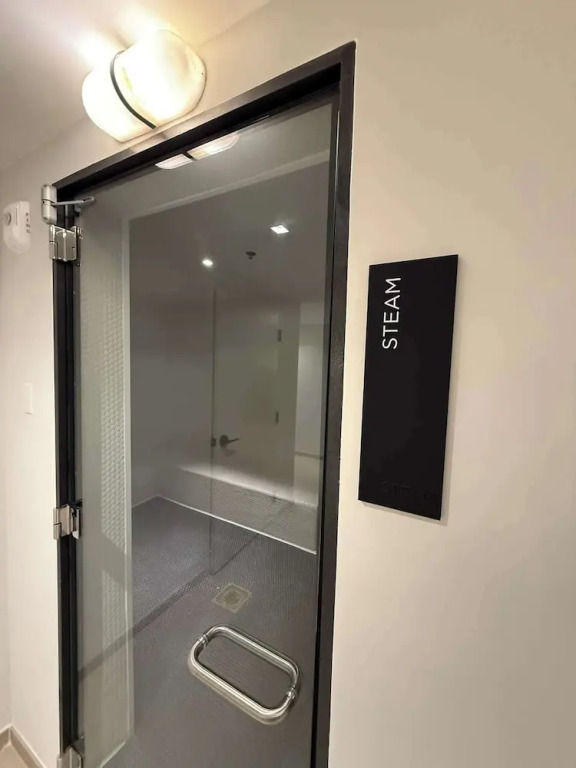Downtown Miami 1BR Walk to Bayside Kaseya Gym Pool