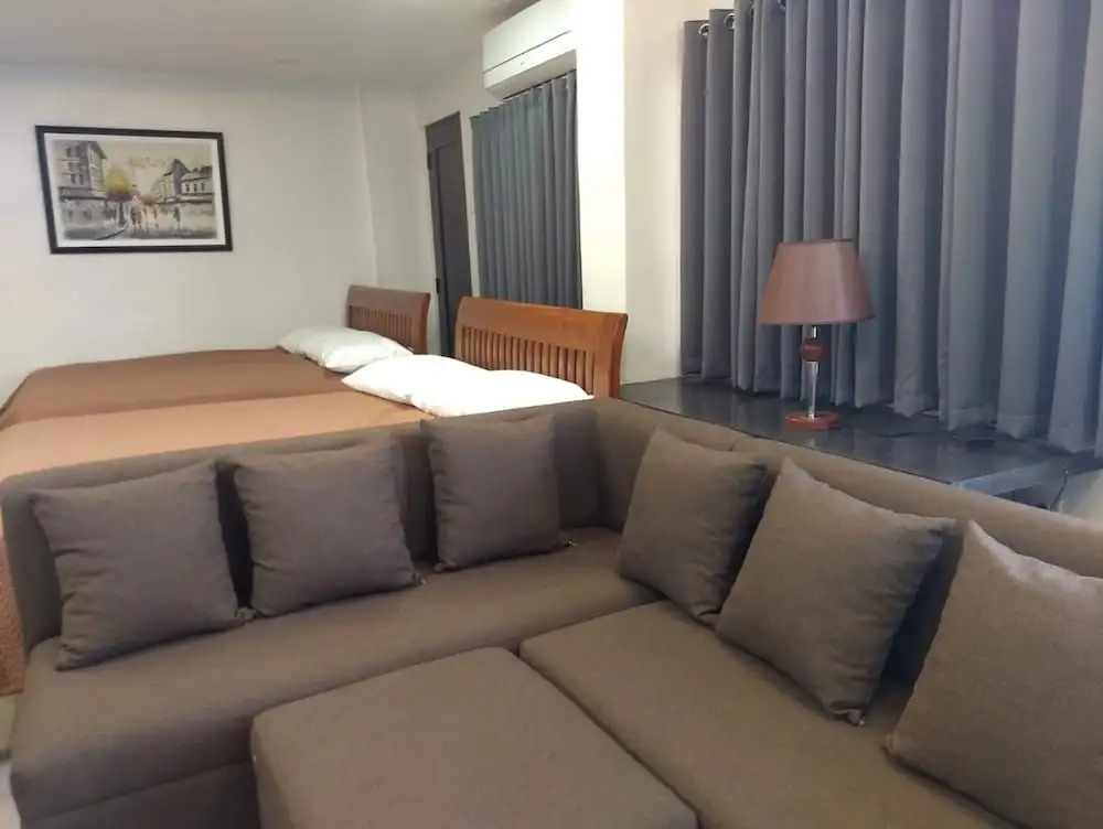 OYO 848 Dona Aurora Condotel