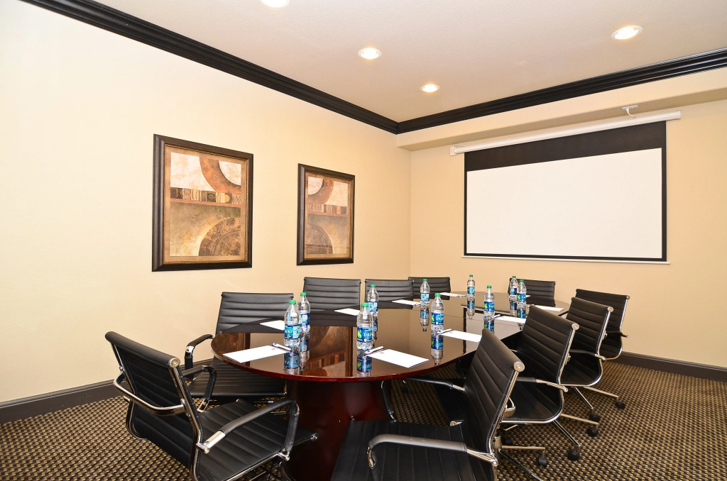Best Western Premier Crown Chase Inn & Suites