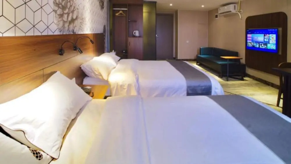 Guangzhou Pinecone & Huayi Select Hotel