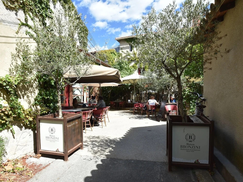 Villa Alba Sunlit Comfort in Lirac