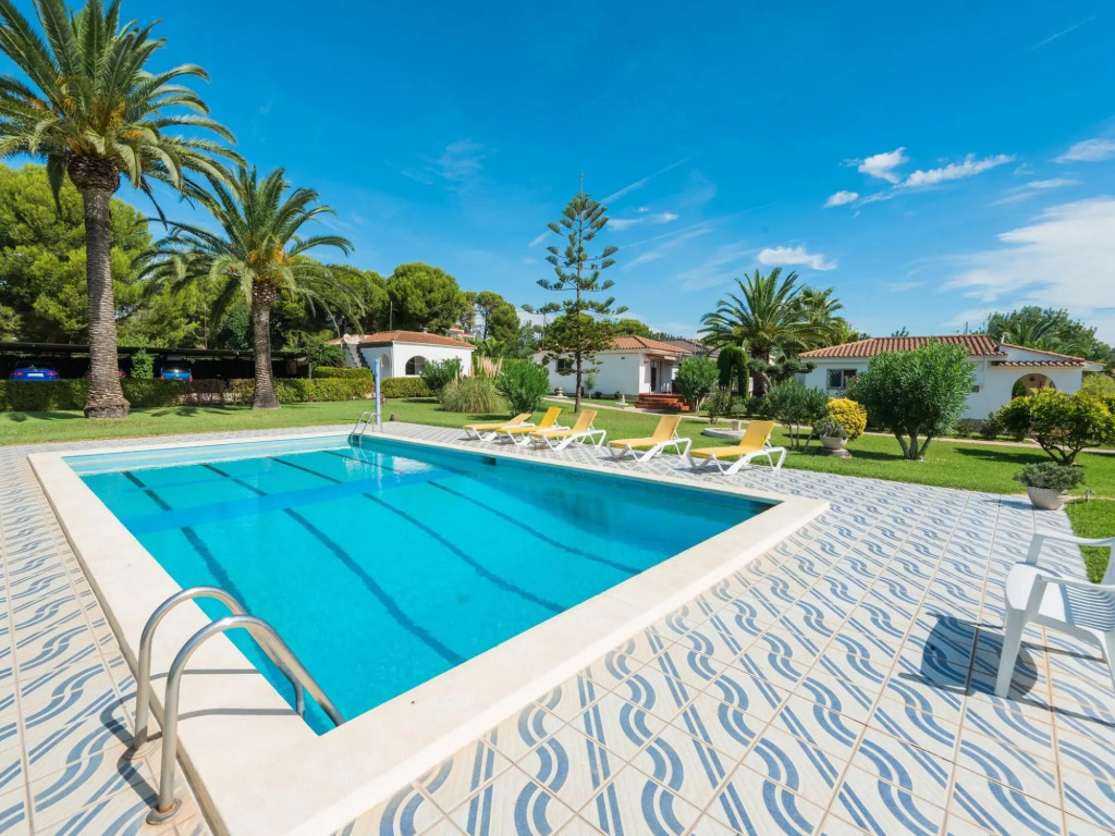 Spacious Holiday Home in Cambrils with Shared Swimming Pool