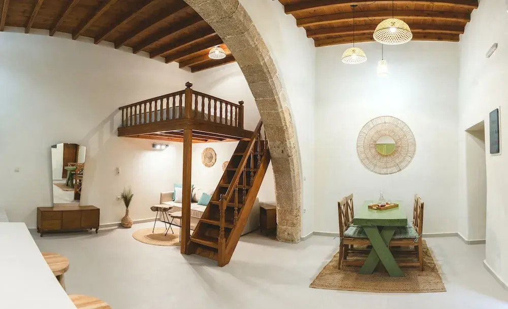 Aesthisis Sensational Accommodation Archangelos