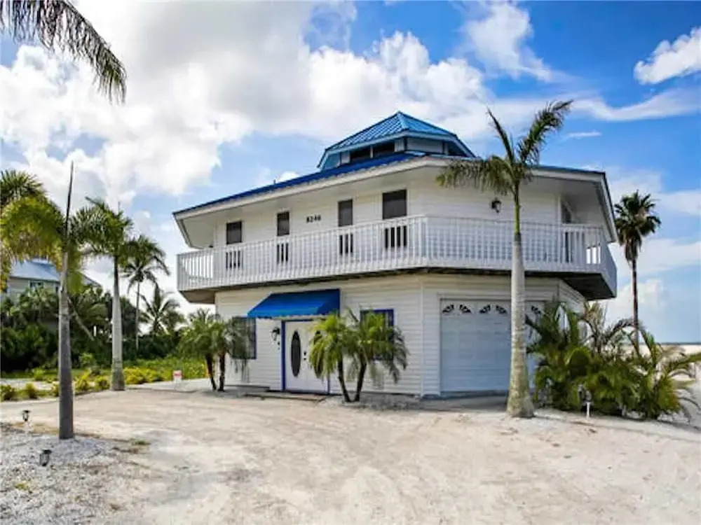 Beach Sanctuary, Beach Front, Views, 4 Bedrooms, Hot Tub, Sleeps 10