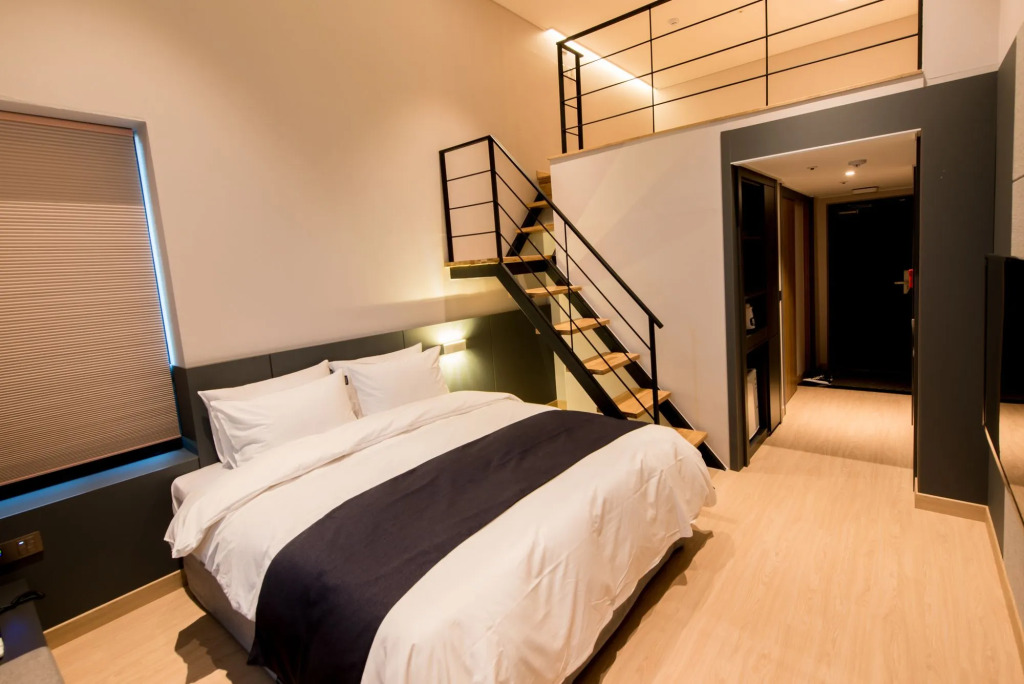 R B Business Hotel