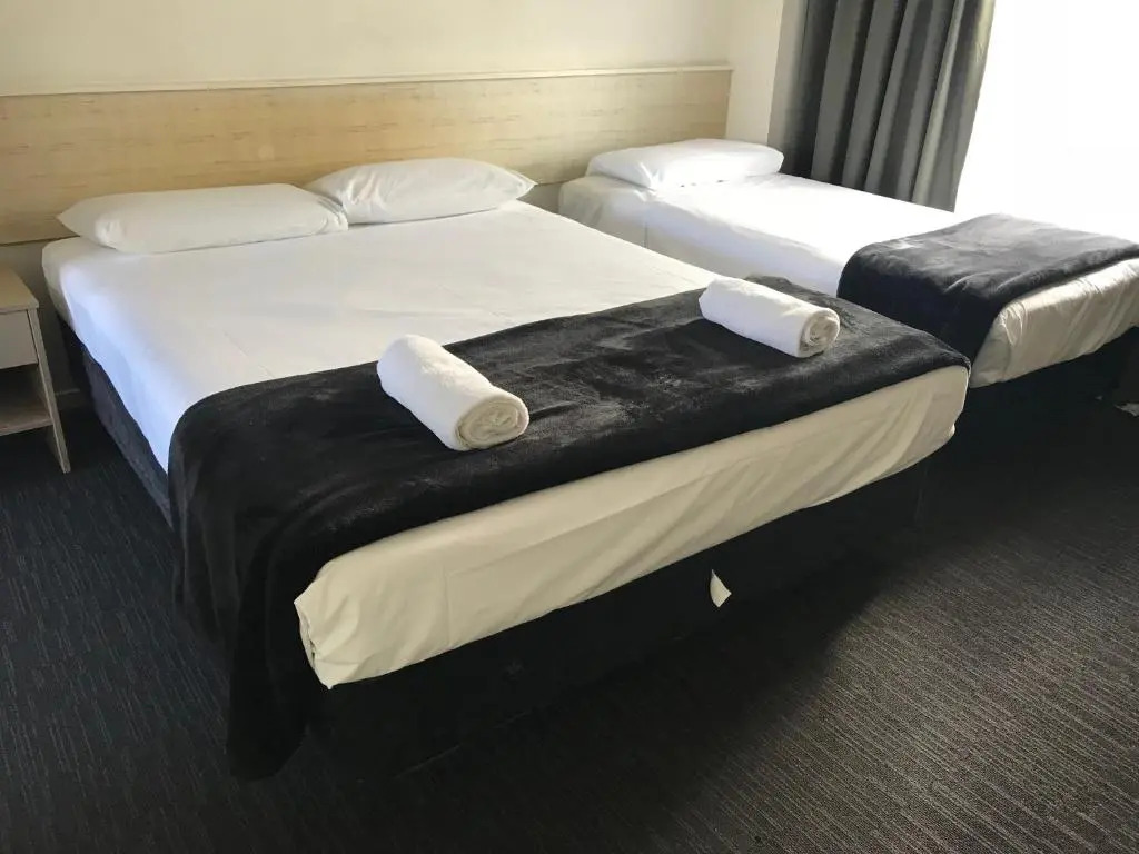 Motel 80