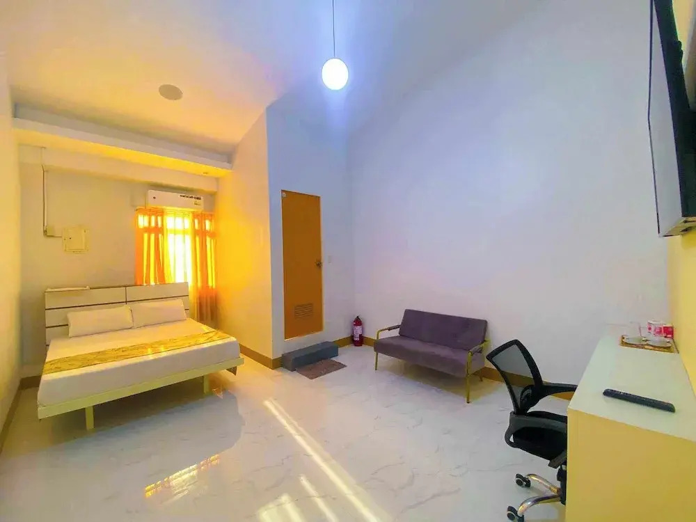 Legends Hotel & Restaurant - Lemery and Taal