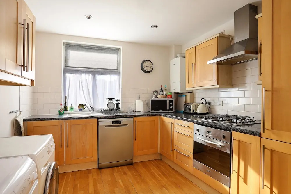 Spacious 4 Bedroom Home in East London