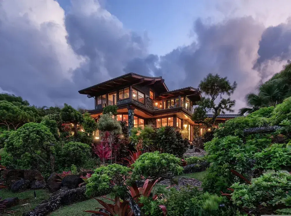Sea Song in Kilauea With 4 Bedrooms and 6 Bathrooms