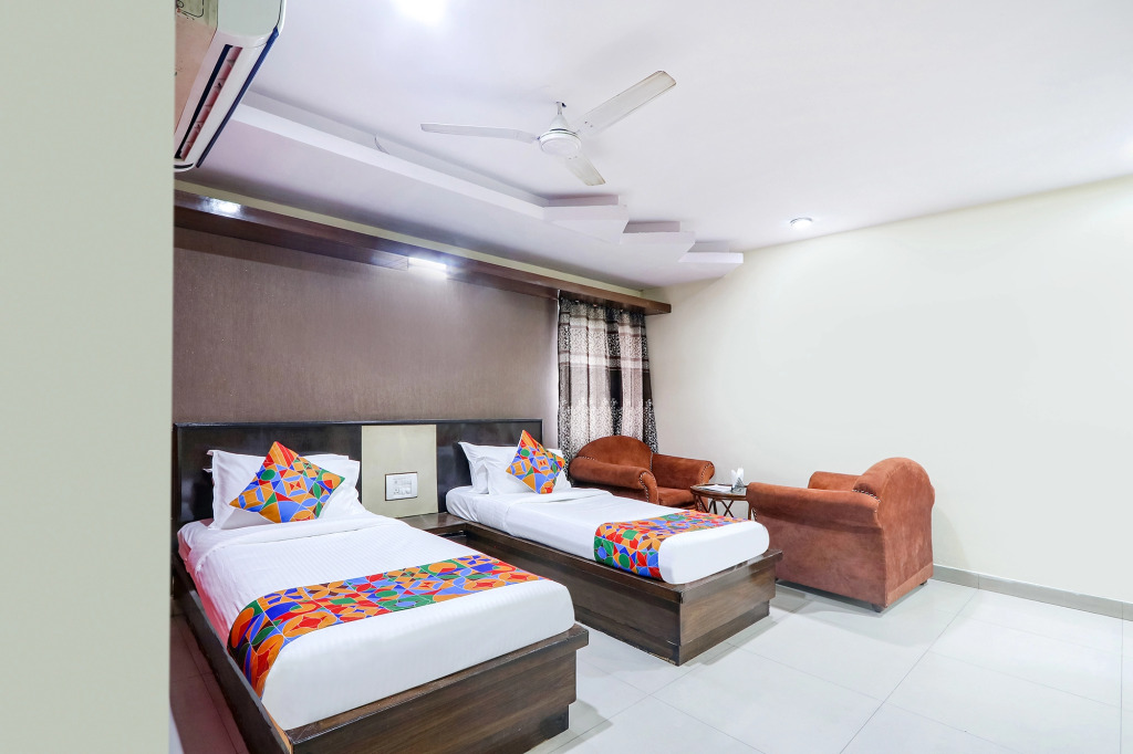OYO 6648 Hotel Royal Residency