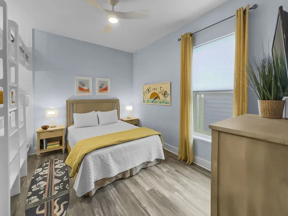 Tibidabo Beach House 3 Bedroom Home by RedAwning