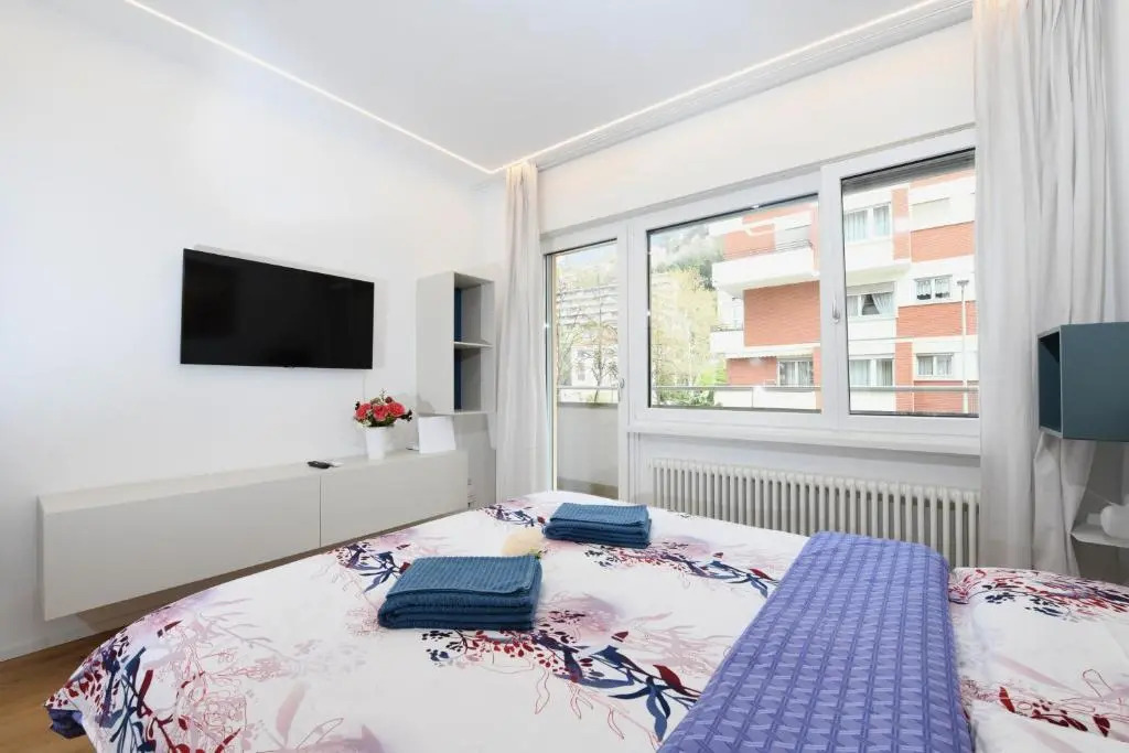 Lake Modern Suites
