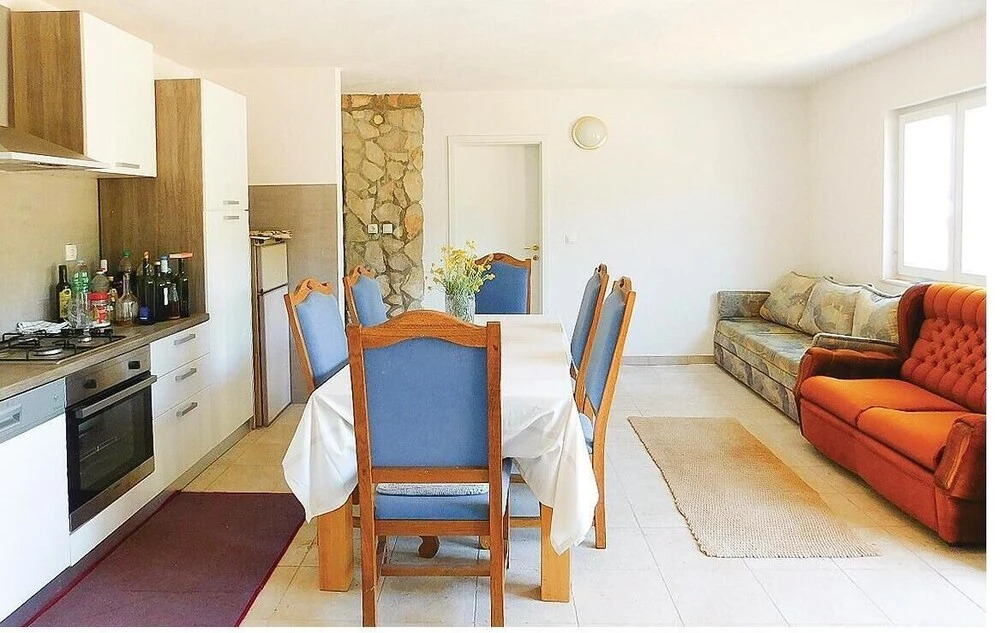 Amazing Home in Zastrazisce With 2 Bedrooms