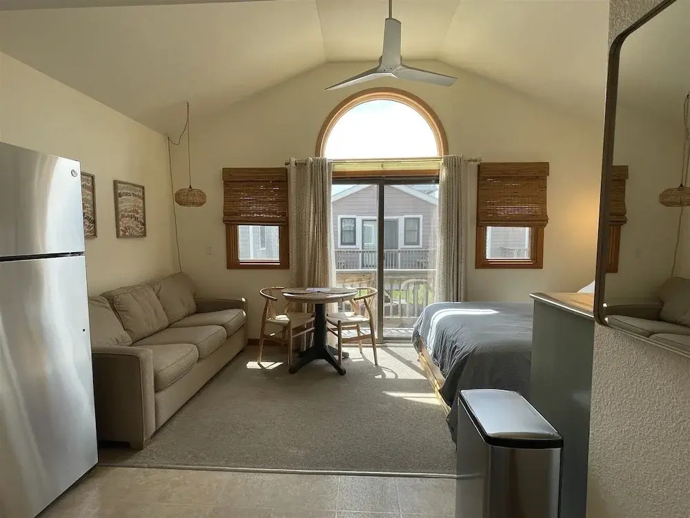 38 Piece Of Heaven Studio Bedroom Condo by RedAwning
