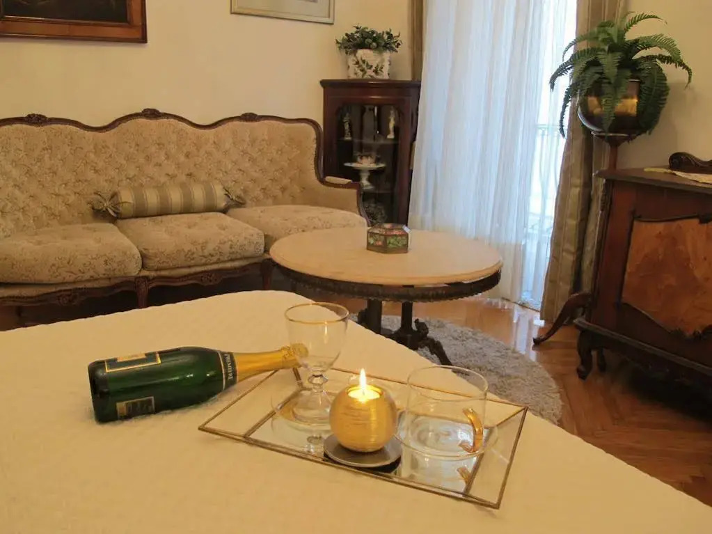 Central Palace Apartment