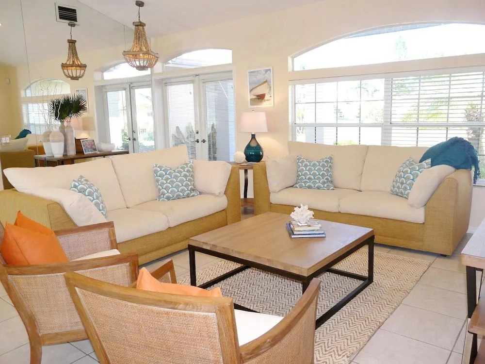 Luxuriously Furnished Waterfront Home With Pool/spa