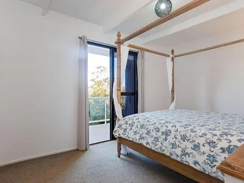 Whale Tales' 78 Lentara Street - Fantastic Water Views Over Fingal Beach