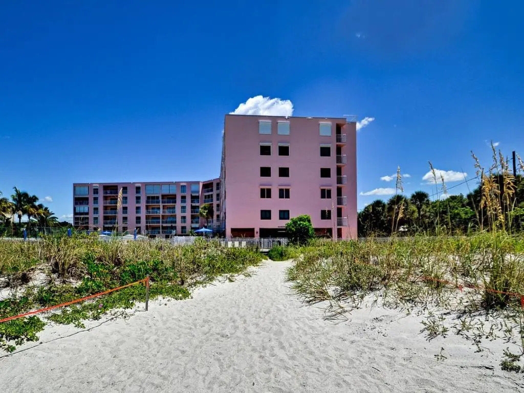 Reef Club 301