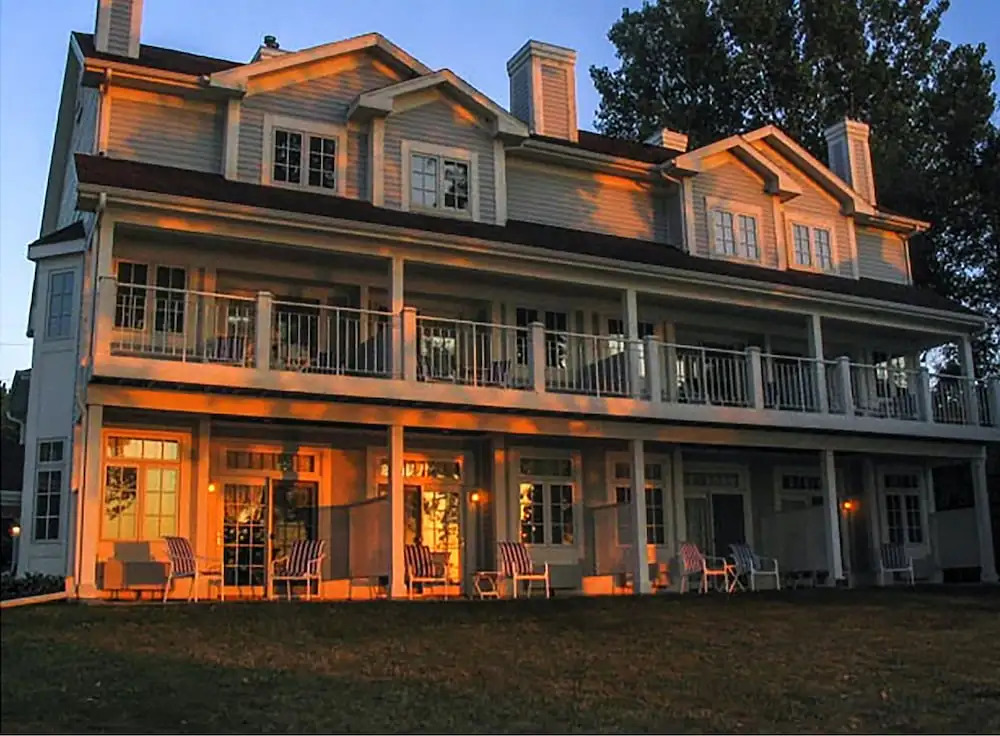 The Sand Hill Inn