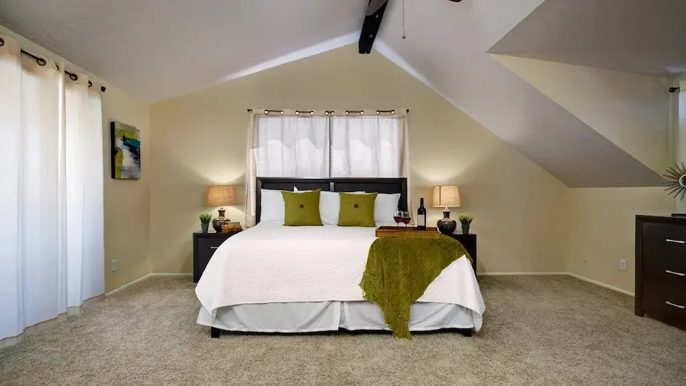 Resort-like w/ Tennis, Bocci, Golf & Games Galore!