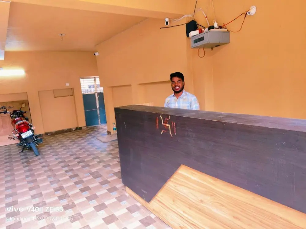 Goroomgo Rail View Guest House Puri