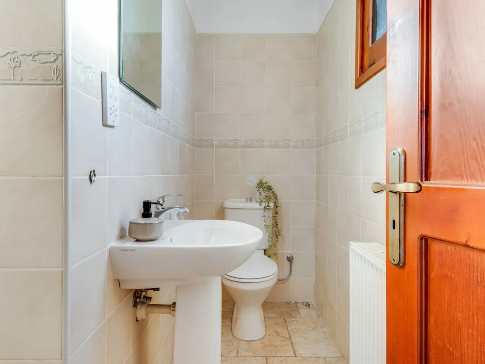 Spacious 7-bdr Villa With Pool & Sea View