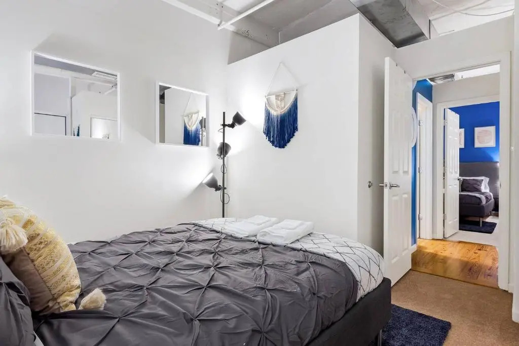 Trifecta 2BR Free Parking Modern Superhost