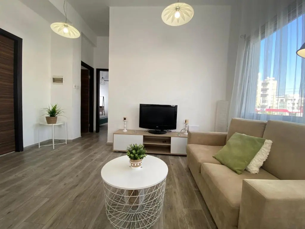 Modern Apartment Valentino GL144