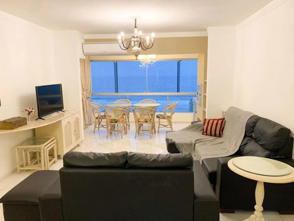 Apartamento Itapema na Av principal à 50 m da praia