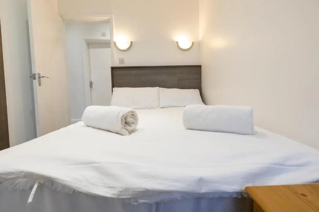 Entire Two Double Bedrooms Flat with River Yare View H6