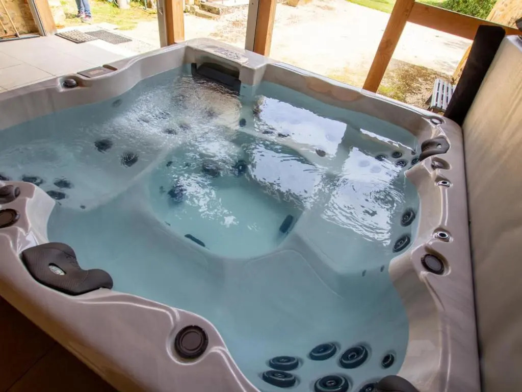 Maison avec jacuzzi partagé et jardin, proche Dordogne - FR-1-616-87