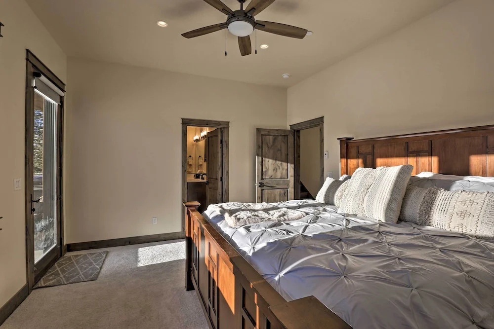 Ideally Located Winter Park Townhouse w/ Hot Tub!