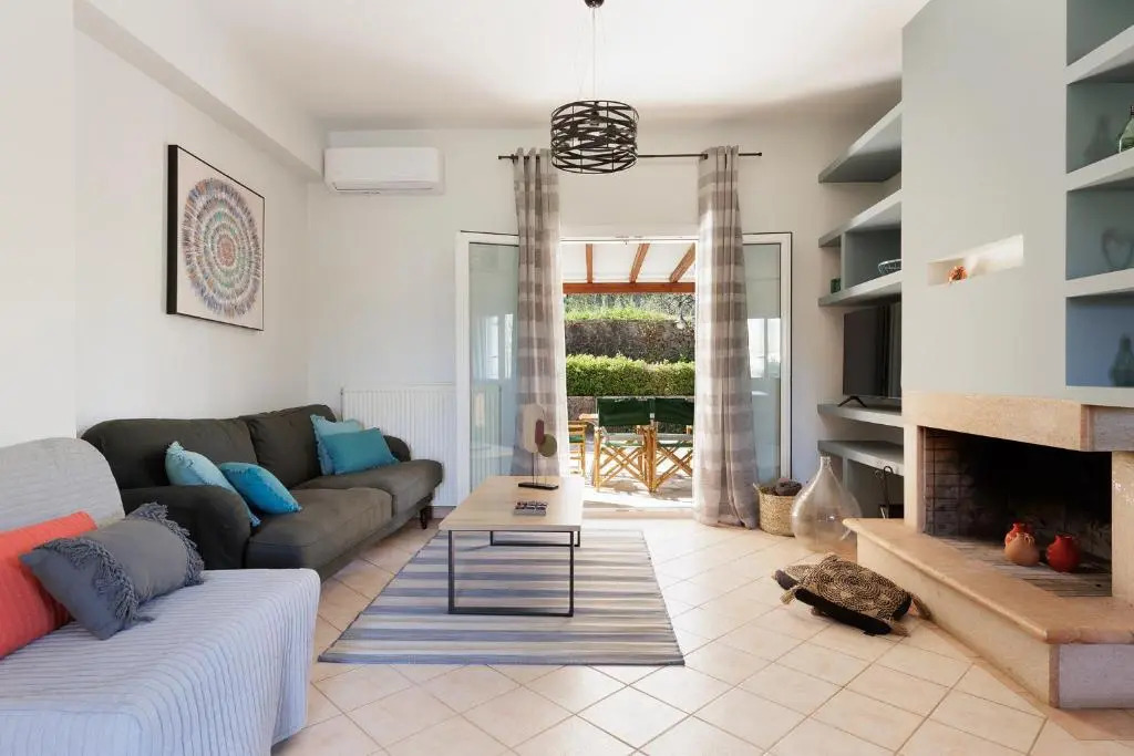 Spyrelia Villa with Private Pool & Outdoor Hot Tub