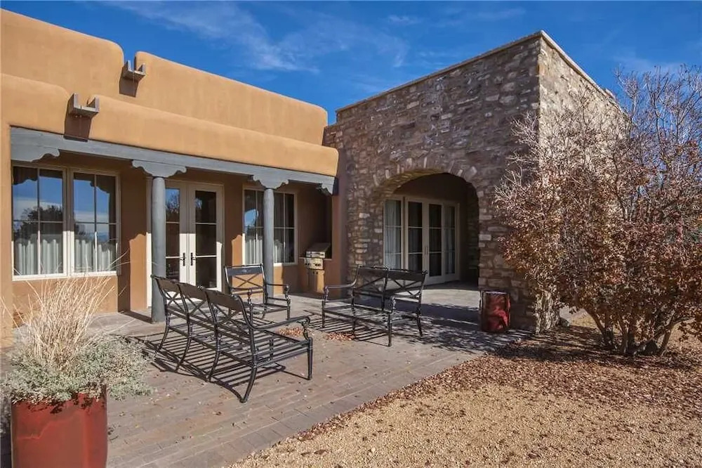 The Sunrise Retreat, 2 Bedrooms, Fireplace, Wifi, Jetted Tub, Sleeps 6
